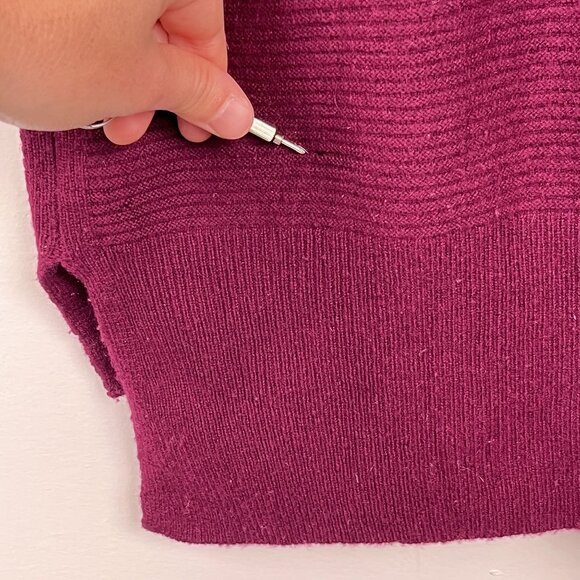 Limited 100% Cashmere Plum Sleeveless Mock Turtleneck Tank Sweater Size Small - Picture 4 of 5